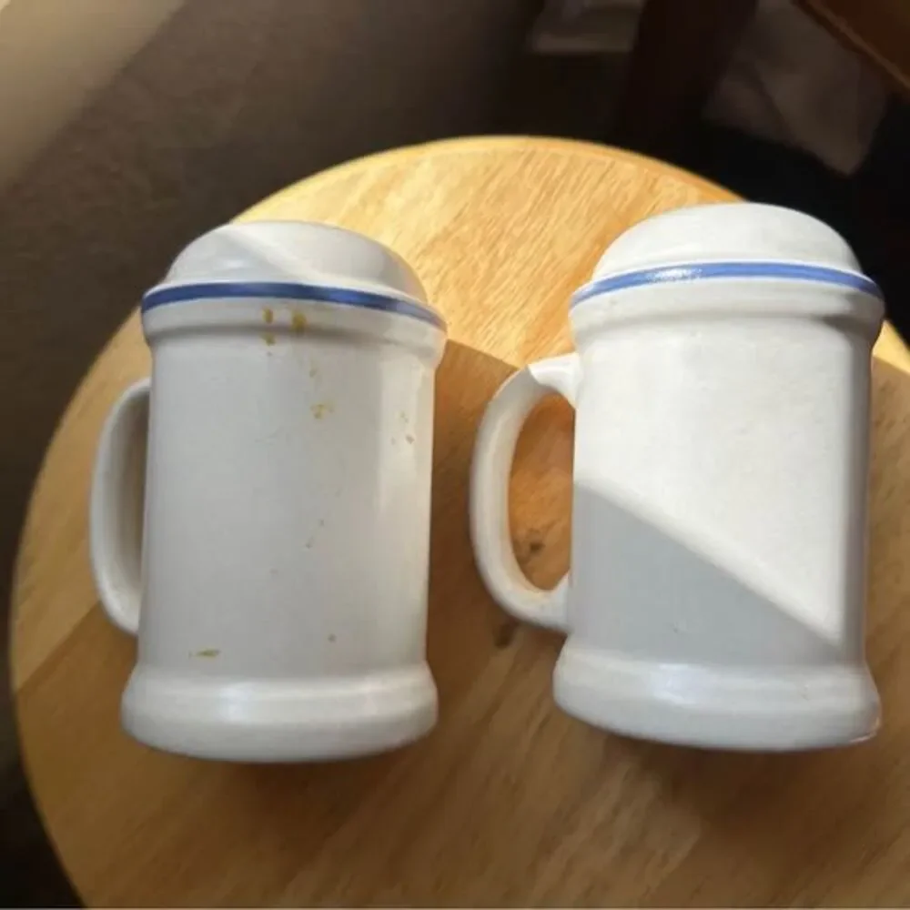 Pfaltzgraff Yorktowne Stoneware Salt & Pepper Shakers Cottagecore